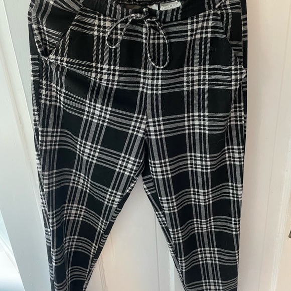 H&M Black & White Plaid Jersey Pants 🤍 - Picture 4 of 5